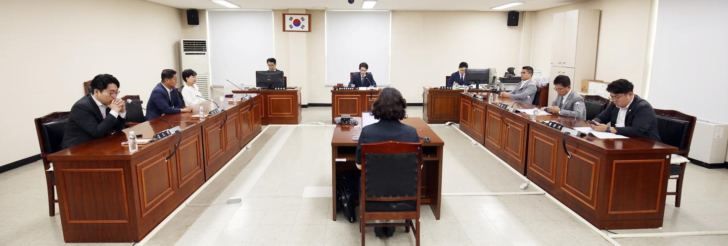 '제295회 임시회 총무경제위원회 회의' 게시글의 사진(1) '4Z7A8832.jpg'
